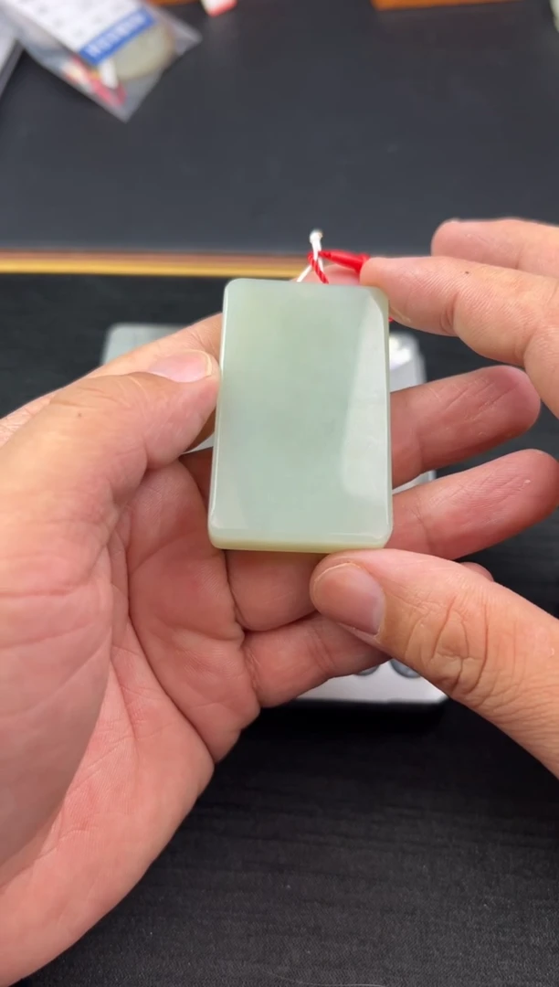 【闪购商品】和田玉吊坠(赠链)未镶嵌且末微色差