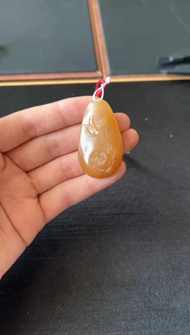 【闪购商品】和田玉吊坠(赠链)未镶嵌且末金山微色差
