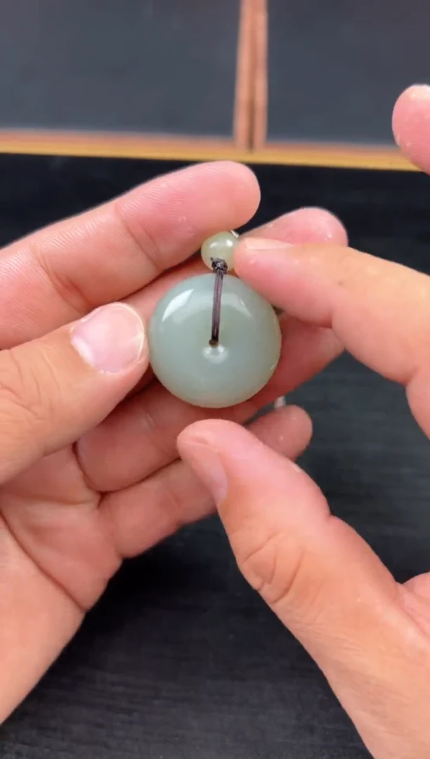 【闪购商品】和田玉吊坠(赠链)未镶嵌且末微色差