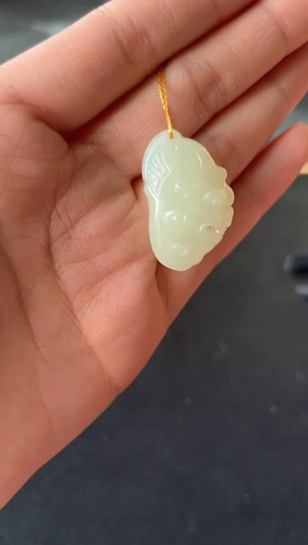 【闪购商品】和田玉吊坠(赠链)未镶嵌且末微色差