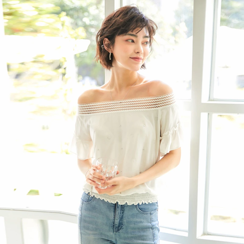 风迪品牌夏季新款女士时尚通勤性感一字领小衫烫钻打底衫1Z25218