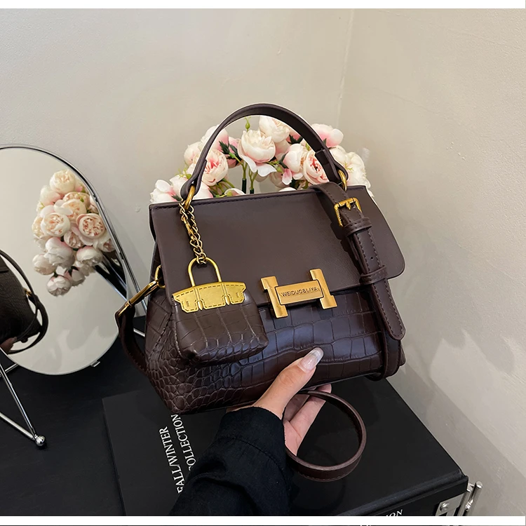 新款高级感简约单肩包质感休闲包包  9816咖色