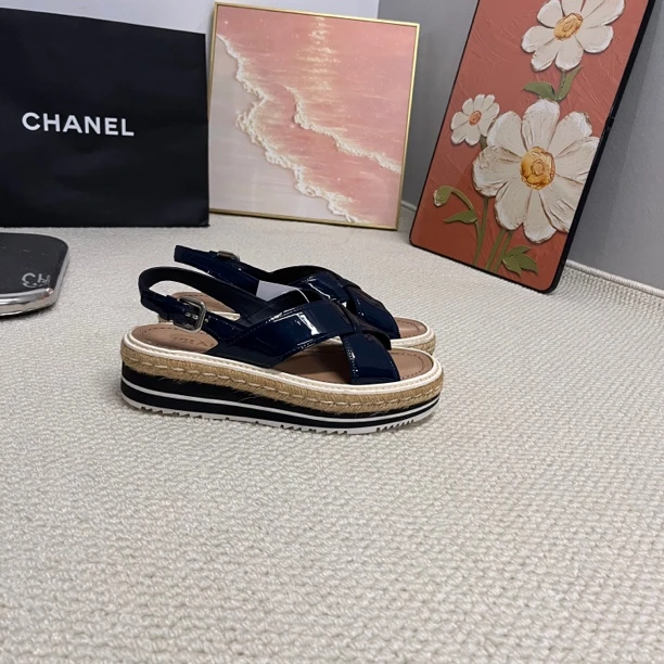 Prada  黑色  凉鞋  99新    38码  A1342