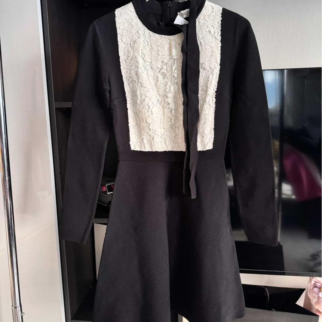 99新 Valentino/华伦天奴 黑白蕾丝拼接蝴蝶结长袖连衣裙 A309