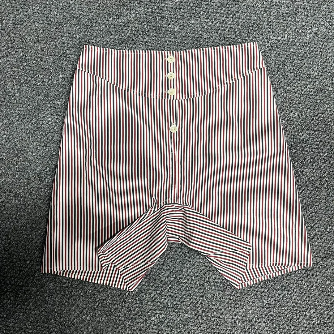 99新 THOMBROWNE TB  条纹短裤  99新  42码  A1161