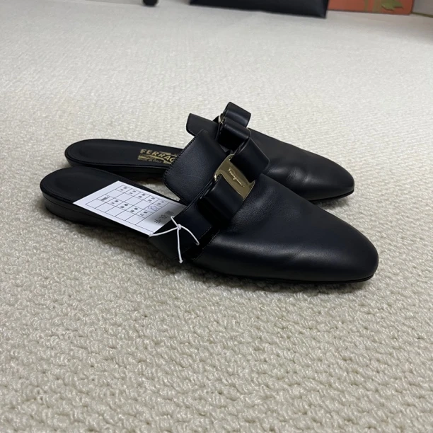 菲拉格慕  黑色  平底凉鞋  98新  38码  A1132