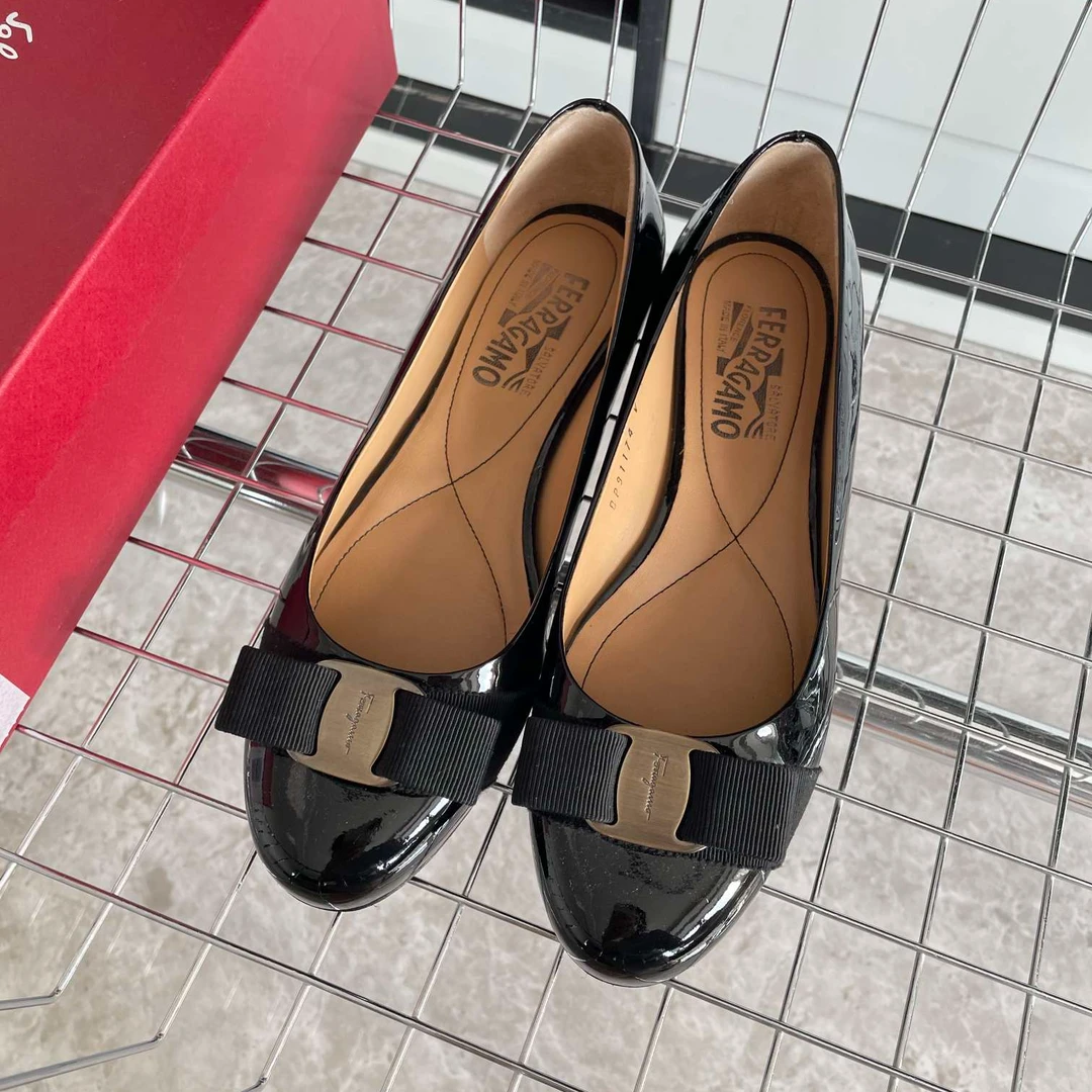 FERRAGAMO/菲拉格慕蝴蝶结平底鞋 黑色 全新 7.5码 A245