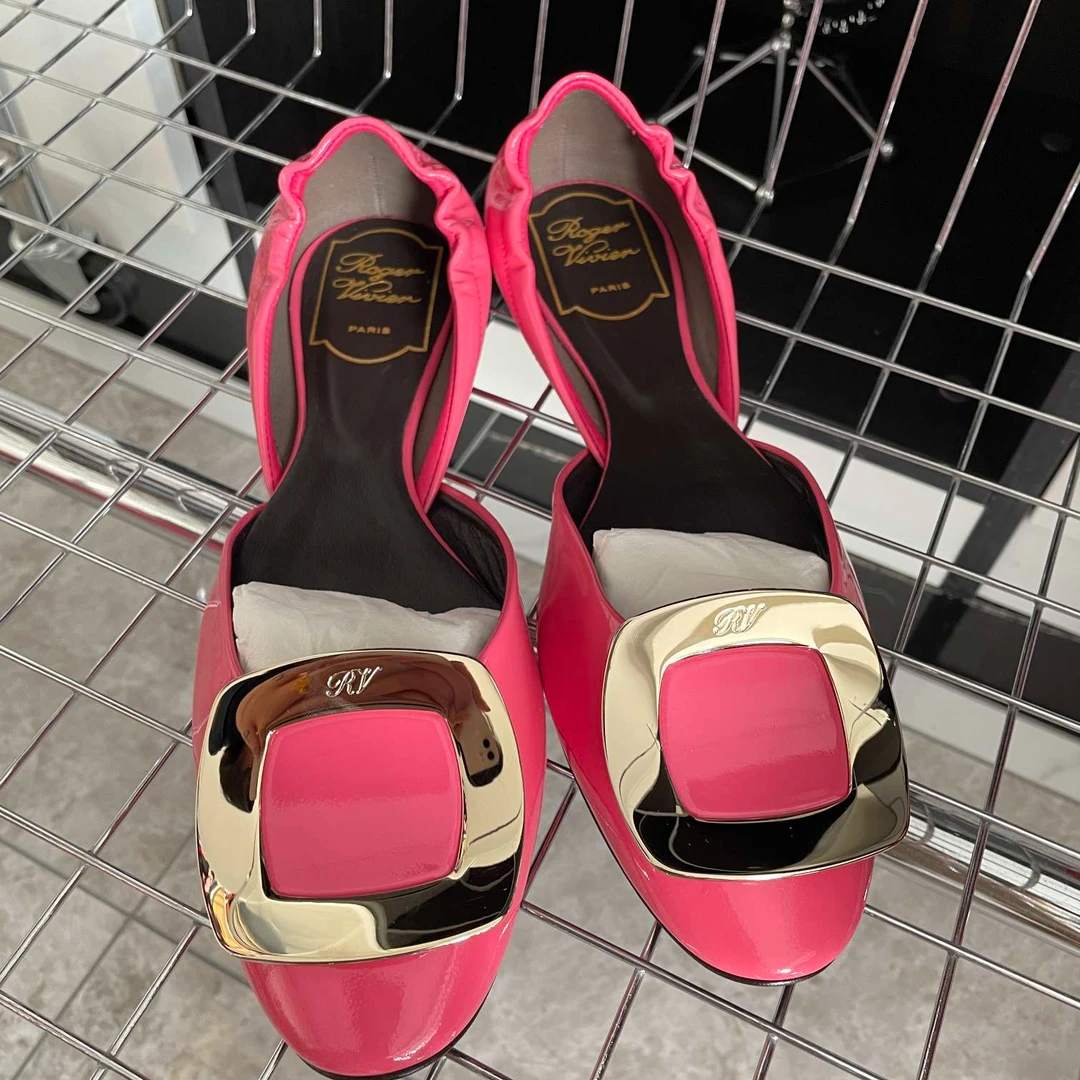 Roger Vivier/罗杰·维威耶粉色 金属方扣 平底鞋 A365
