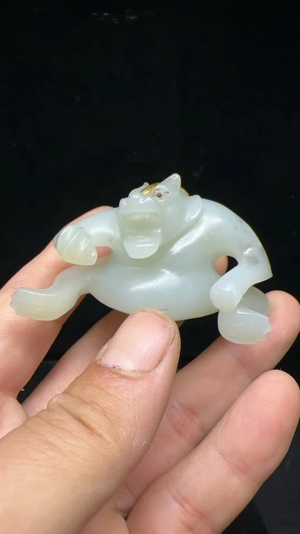 和田玉汉熊手把件