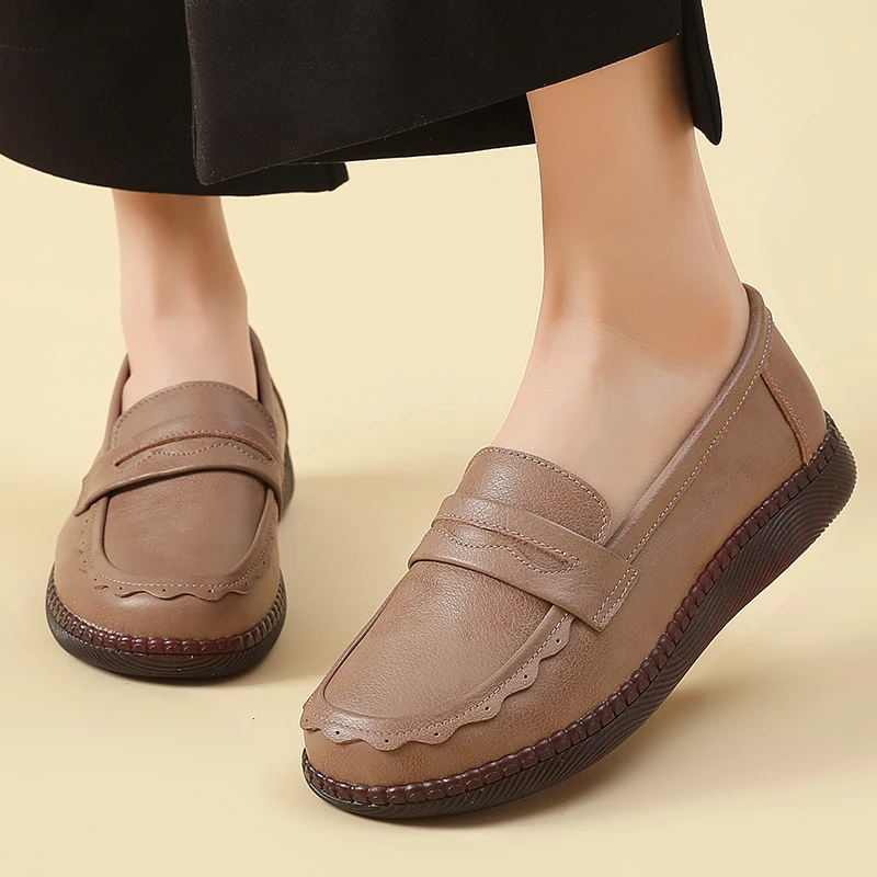 妈妈鞋子真皮软底舒适中老年女鞋平底奶奶单鞋宽脚牛筋底秋季圆头