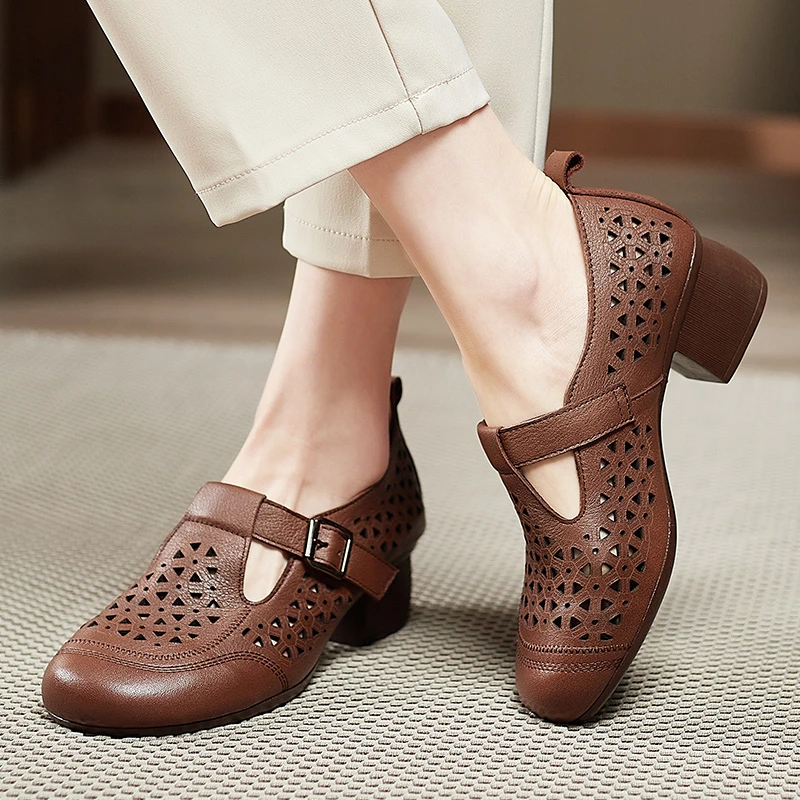 镂空妈妈鞋真皮软底皮鞋中跟粗跟舒适洞洞鞋中老年凉鞋女包头夏季