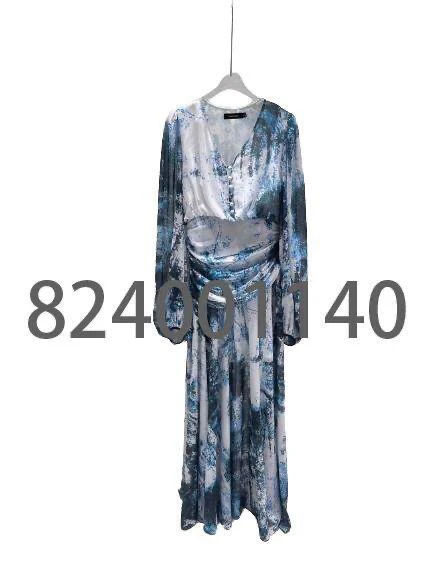 824001140女装连衣裙