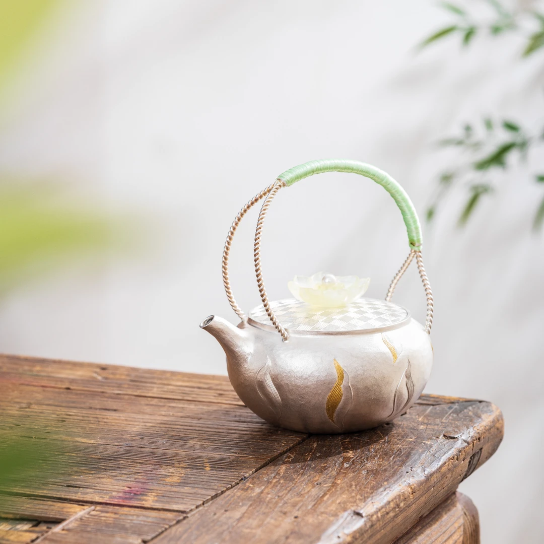 蜂鸟工坊 素小姐 莲花钮錾刻水草纹提梁小壶 SXJA1032