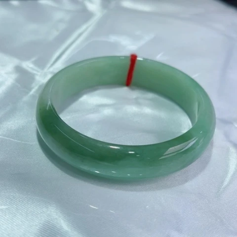 翡翠手镯未镶嵌正56