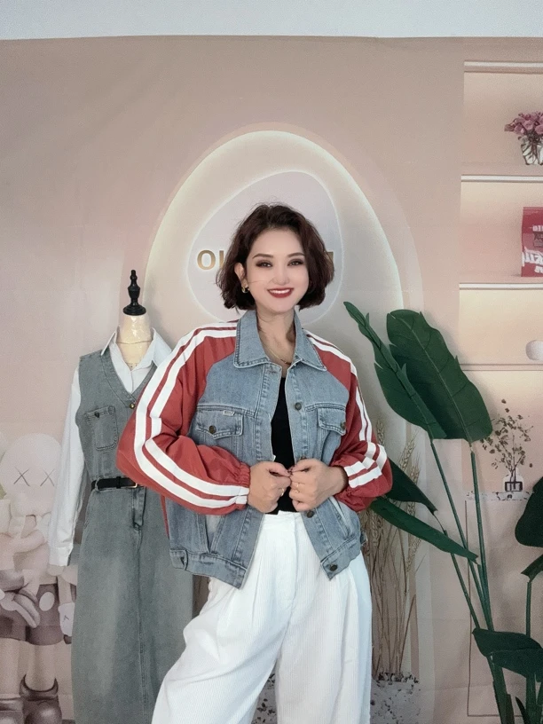 撞色牛仔拼接棒球服外套女春秋2024新款宽松复古短款夹克休闲上衣