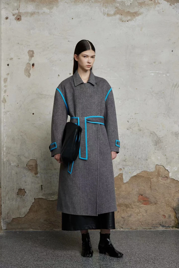 高级感拼蓝边羊毛呢长款大衣外套