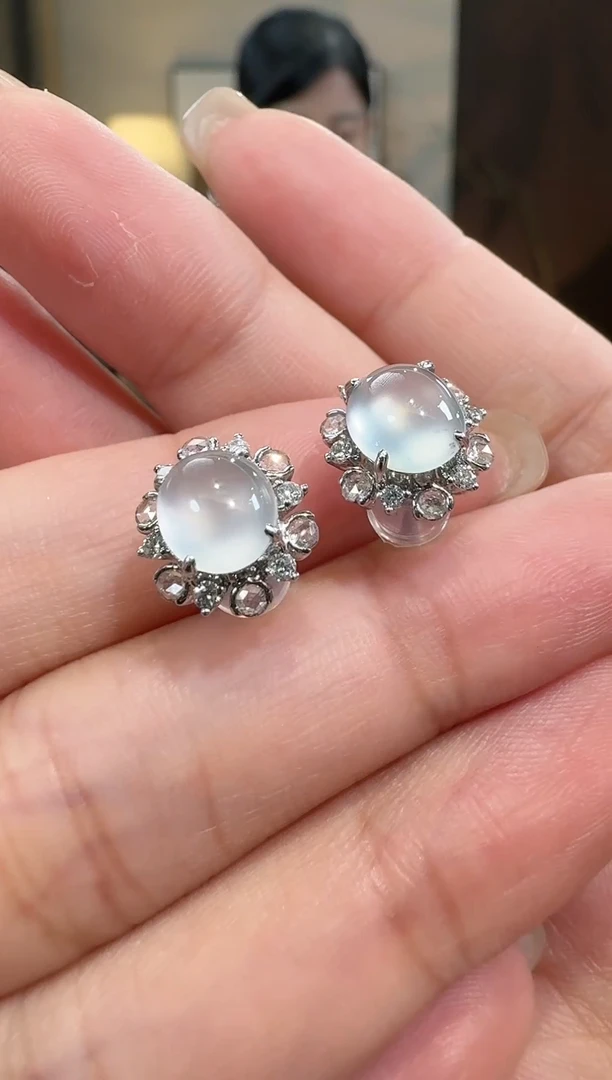 【闪购商品】翡翠耳钉18K金镶嵌白冰蛋面耳钉
