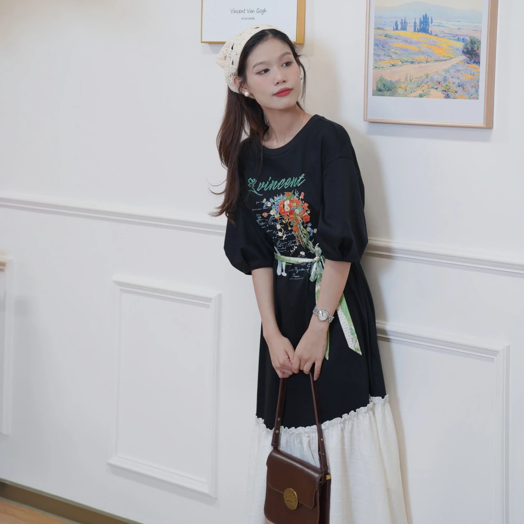 两三事一路繁花莫奈花园风宽松百搭休闲黑色复古圆领印花连衣裙