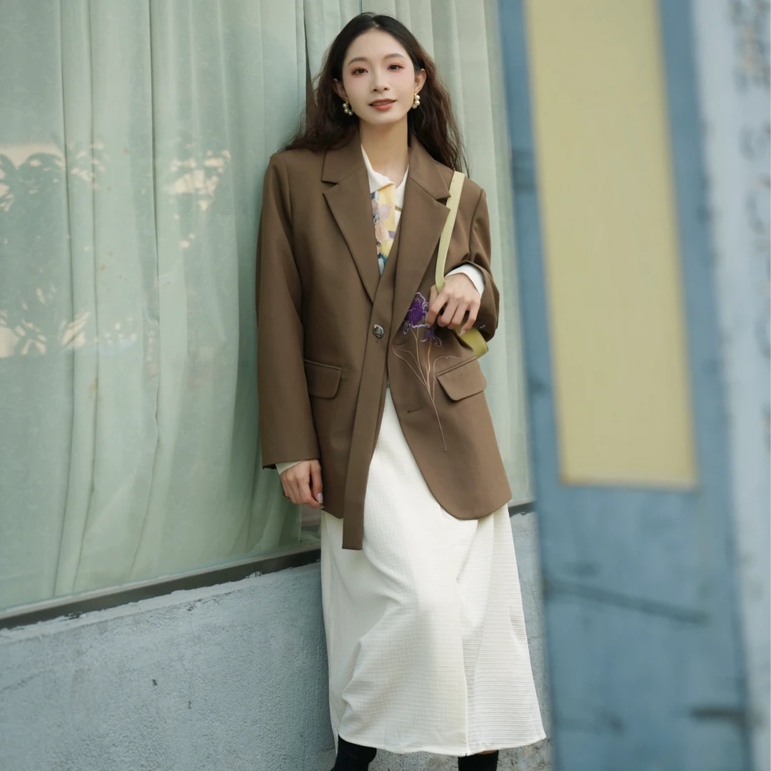 两三事 暗夜浮香  学院风织带装饰刺绣西装外套女S24QXZ655