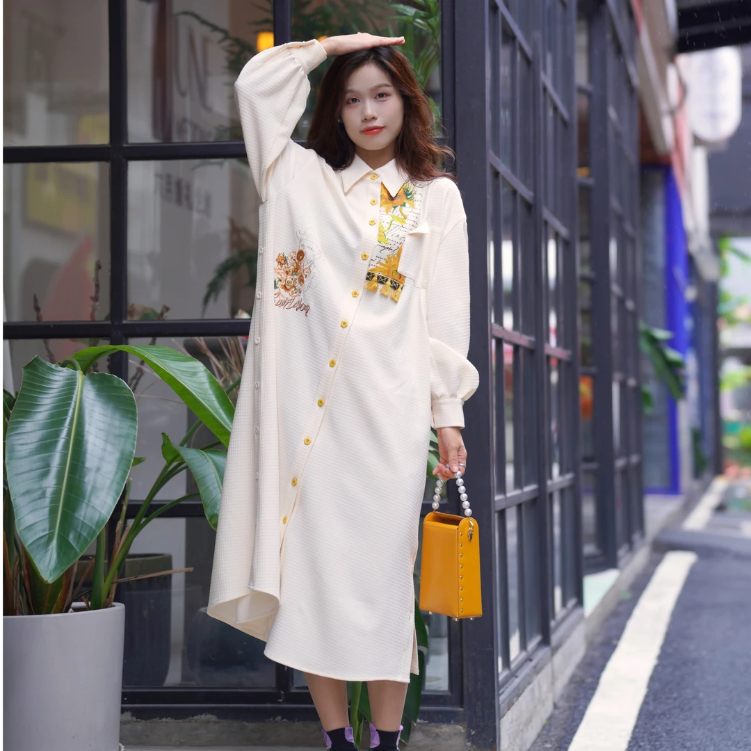 两三事梵高艺术灿烂向阳2023新款撞色文艺宽松连衣裙S23QLY095