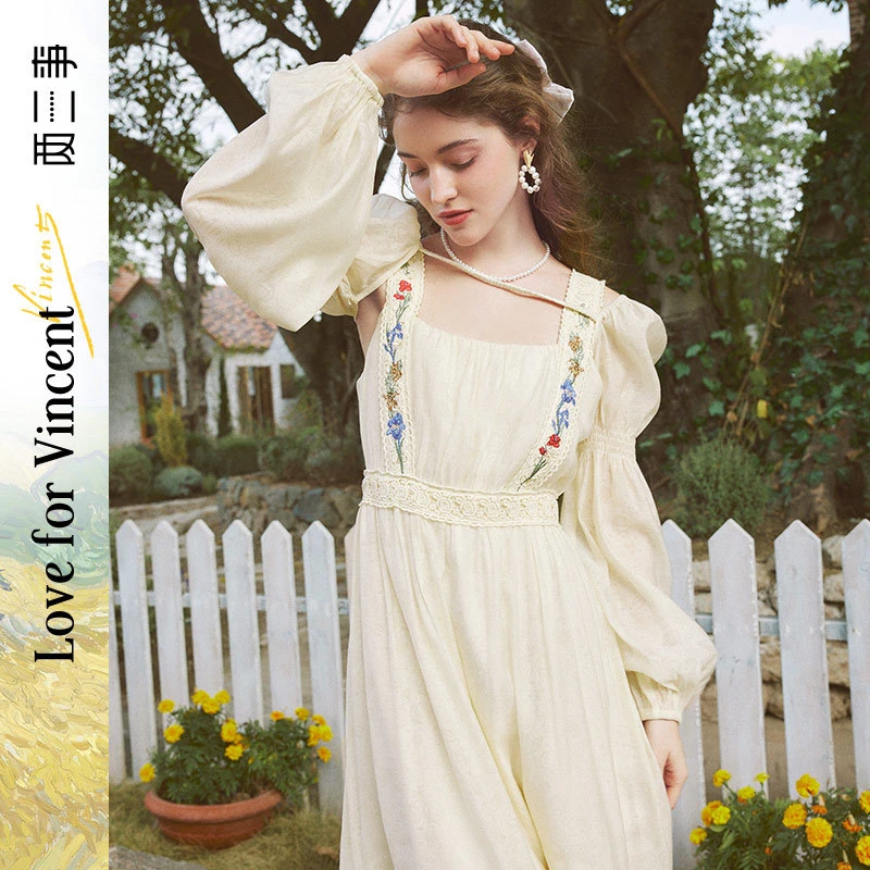 两三事梵高文艺庄园花仙2024春季新款绣花肩带可拆袖子两穿连衣裙