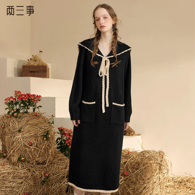 两三事 粉墨登场 2024秋季新款字母刺绣绑带海军领毛衣裙连衣裙