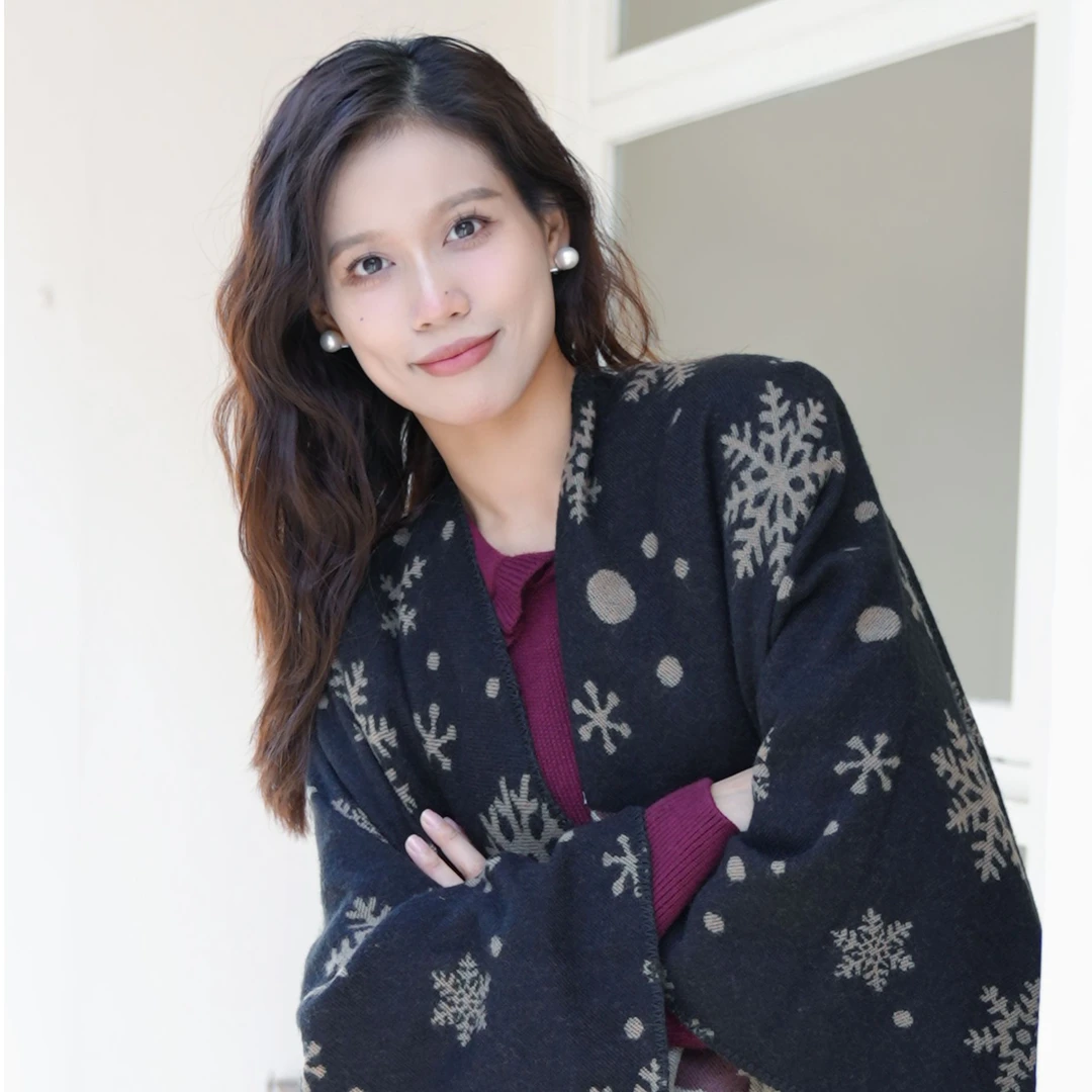 两三事宠粉福利 慵懒风披肩 宽松松弛感S24DPS032