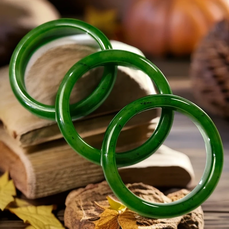 天然和田玉 碧玉俄料果阳绿二档手镯（多样性 拍一发一）1180