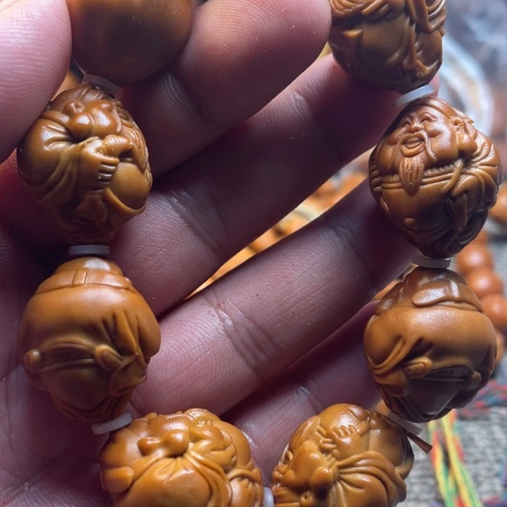 橄榄核核雕一**有橄榄核雕