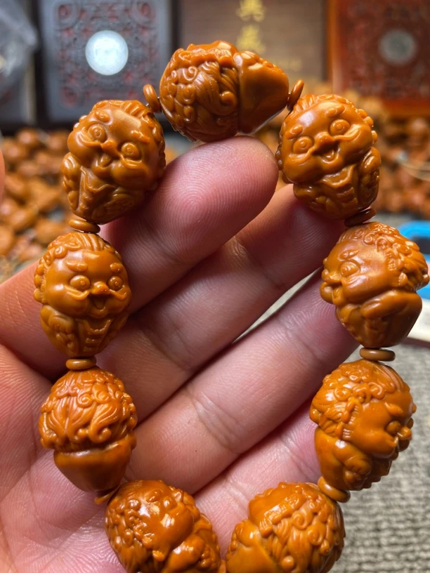 橄榄核雕鸡血红老油核小龙人冷门系列