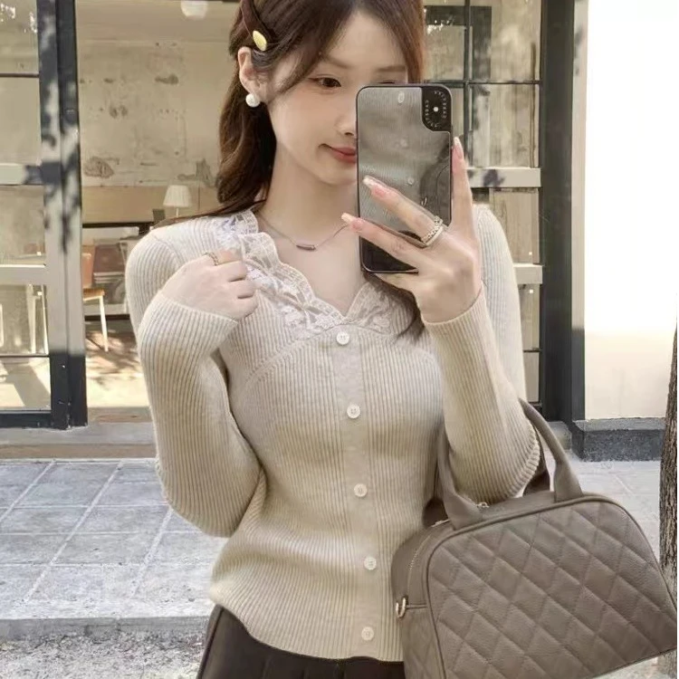 法式温柔蕾丝v领针织打底衫女2025新款修身显瘦内搭上衣优气质