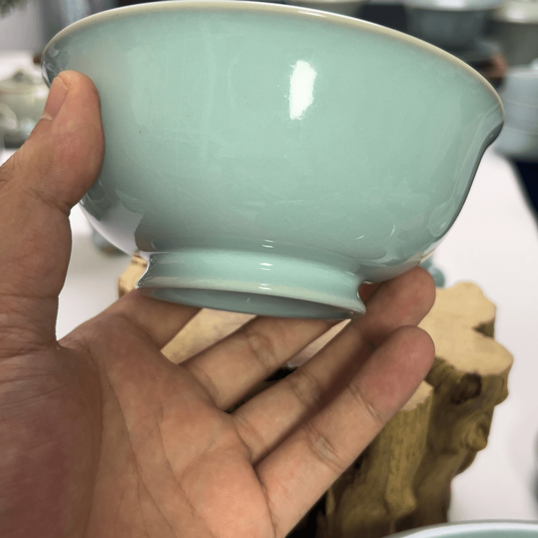 瓷片达***澄微瑕 13cm双省天青手工卷 足碗