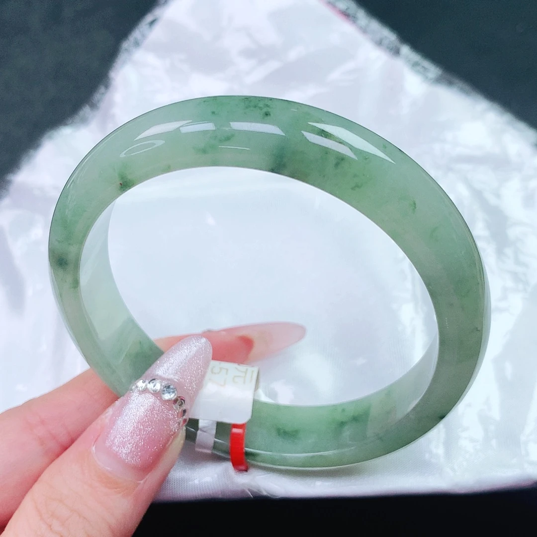 翡翠手镯未镶嵌57圈