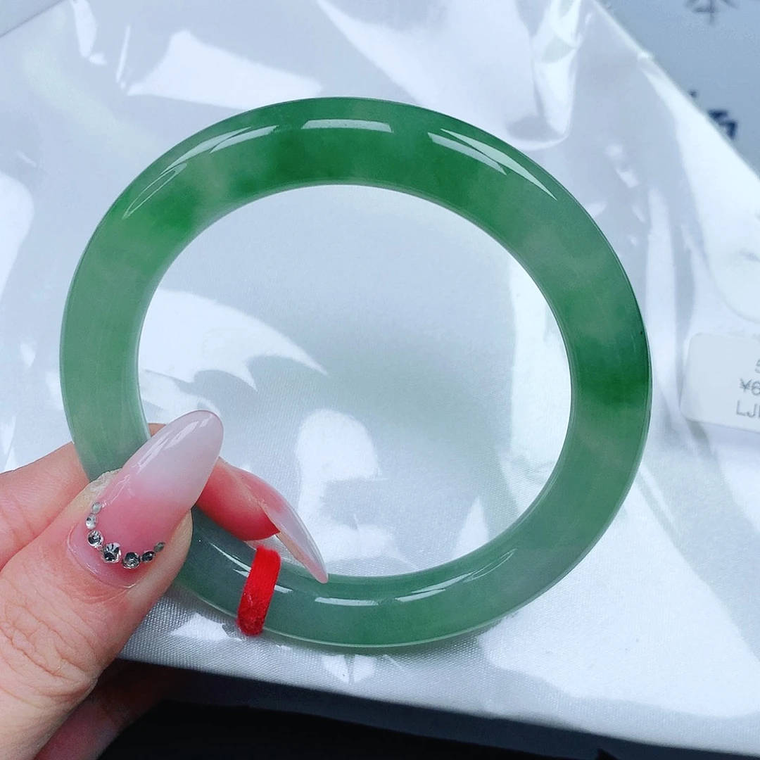 翡翠手镯未镶嵌56圈