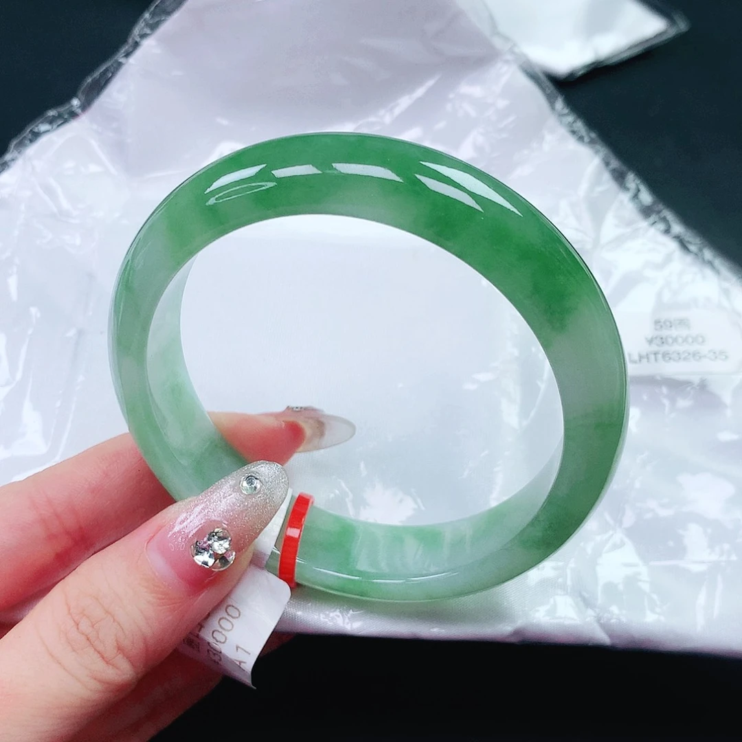 翡翠手镯未镶嵌59圈
