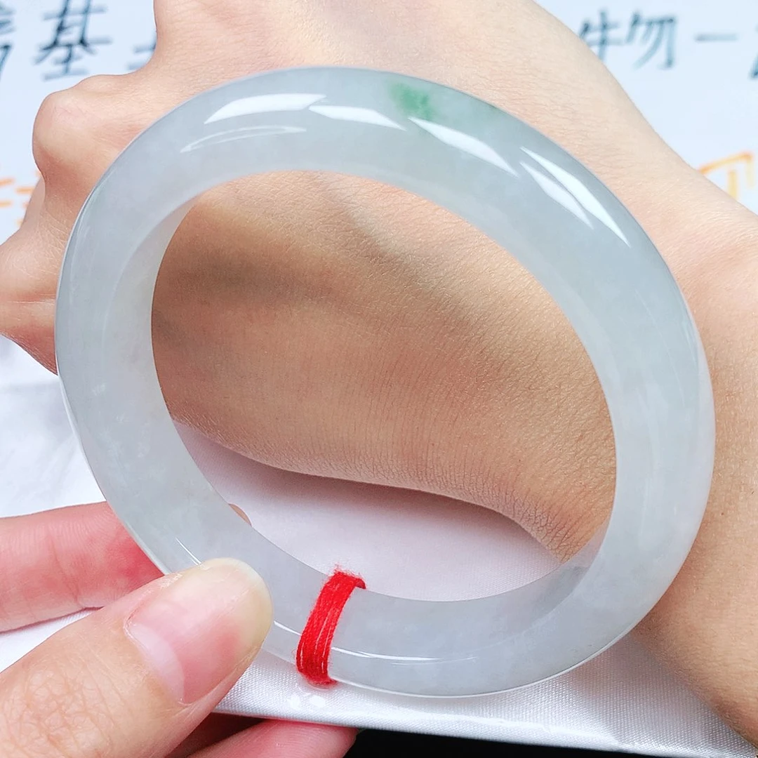 翡翠手镯未镶嵌60圈
