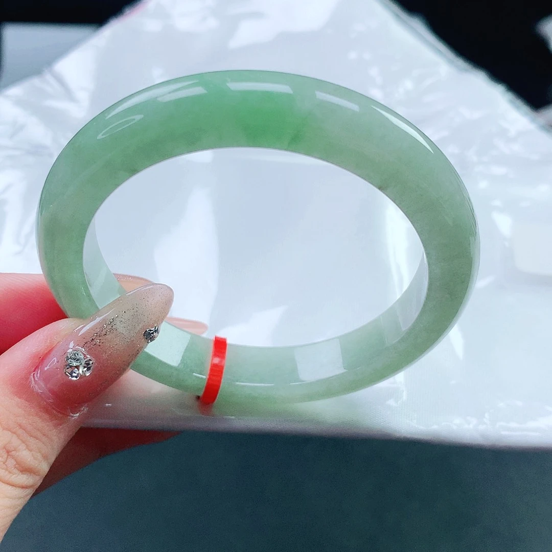 翡翠手镯未镶嵌50圈