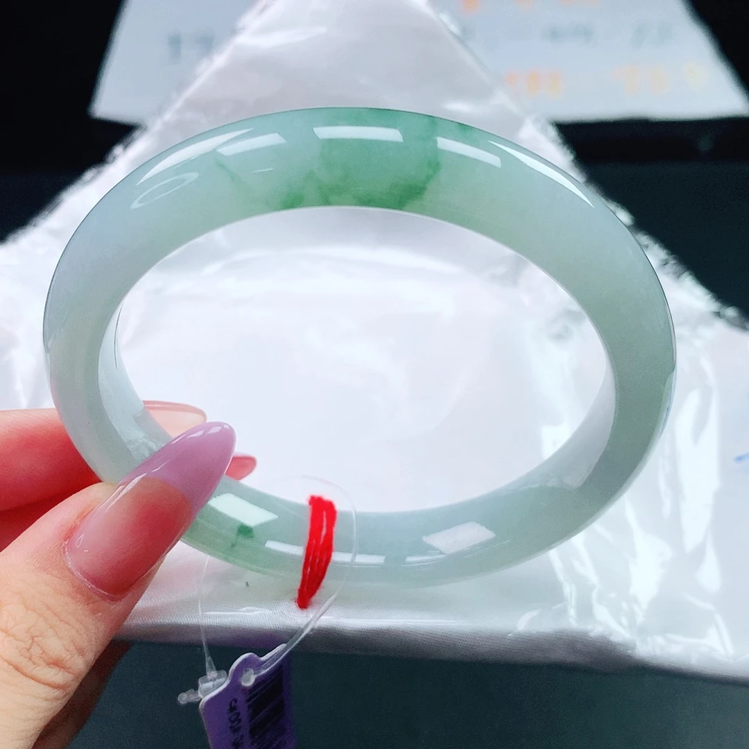 翡翠手镯未镶嵌60圈