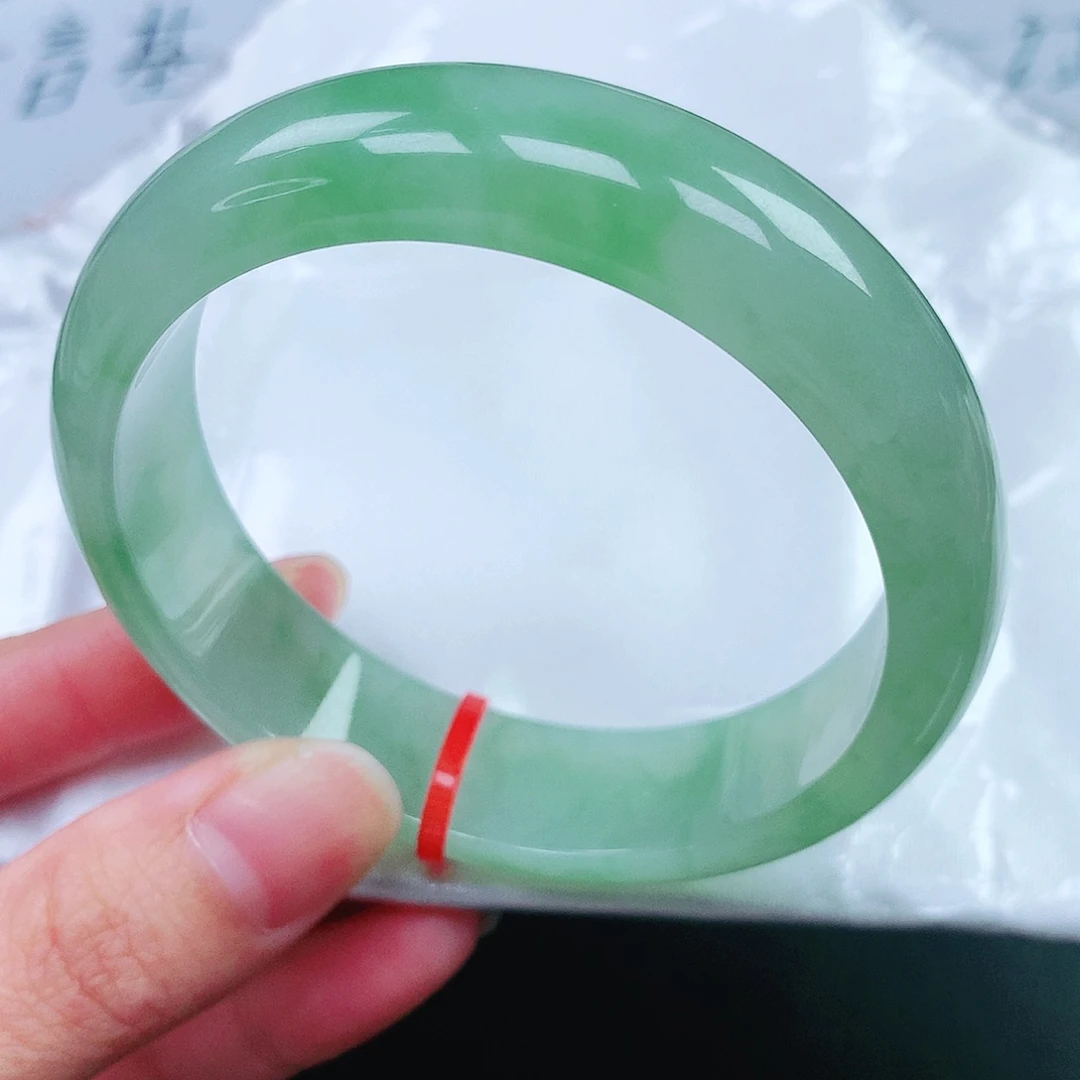 翡翠手镯未镶嵌59圈