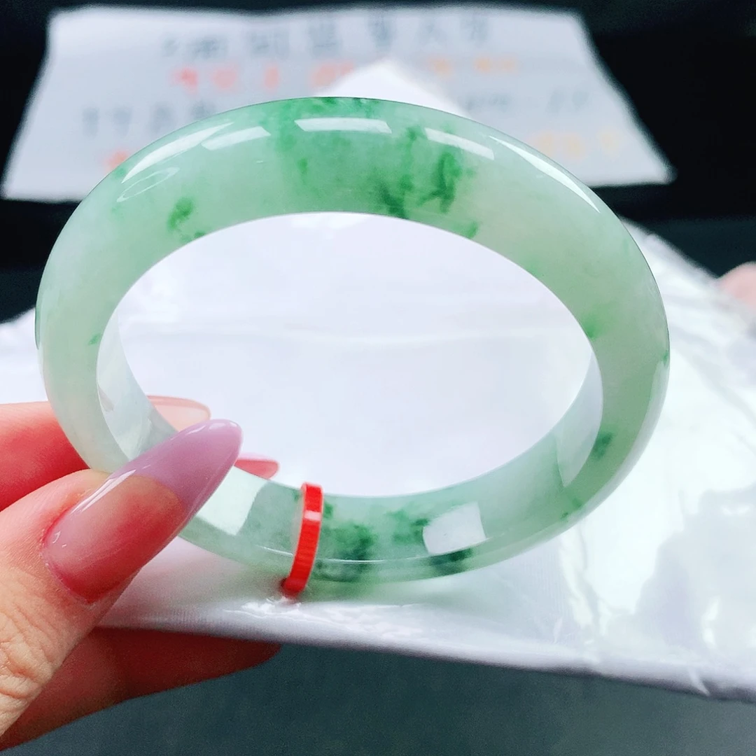 翡翠手镯未镶嵌54圈
