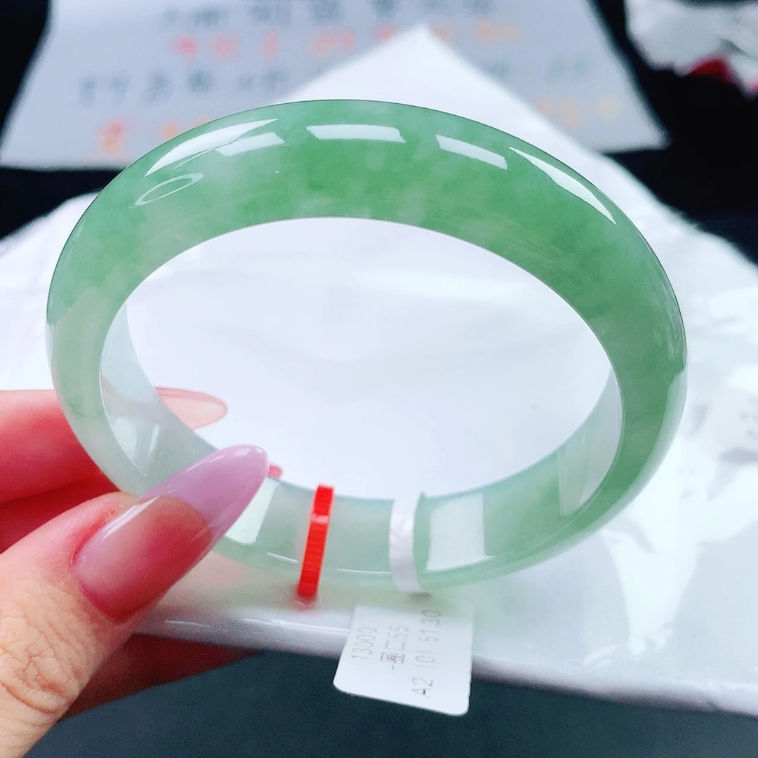 翡翠手镯未镶嵌55圈