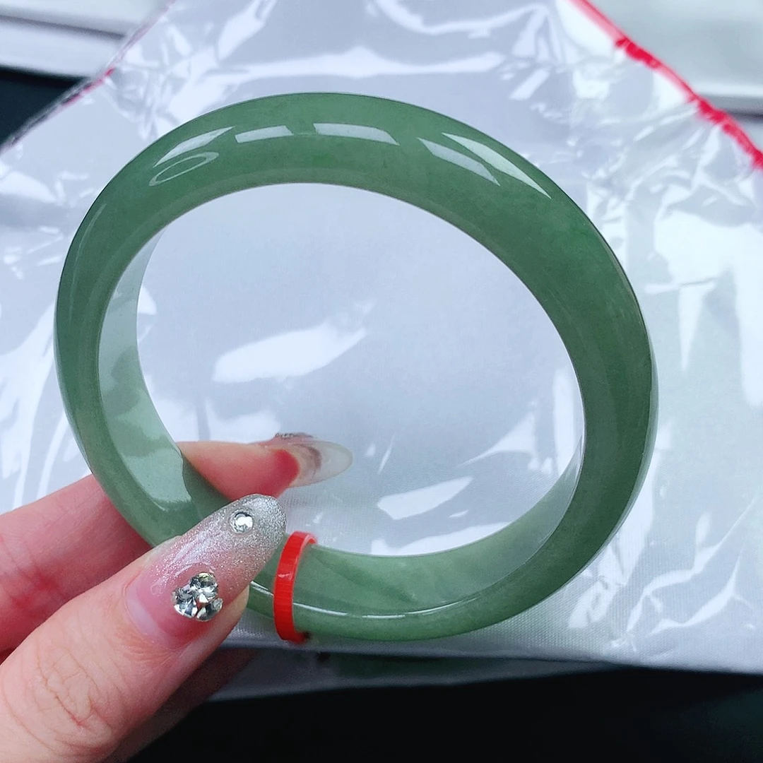 翡翠手镯未镶嵌59圈