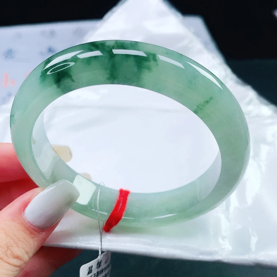 翡翠手镯未镶嵌57圈