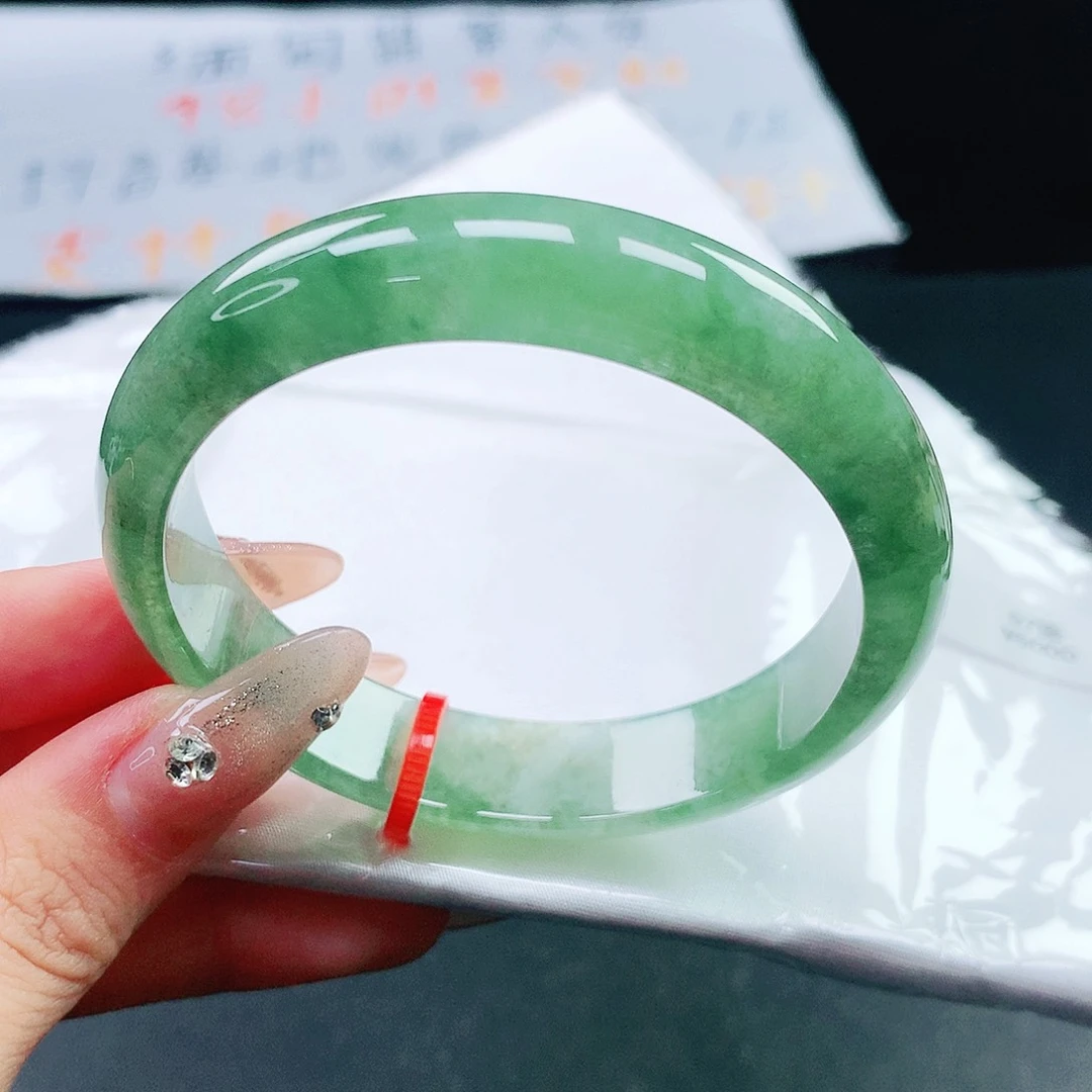 翡翠手镯未镶嵌57圈