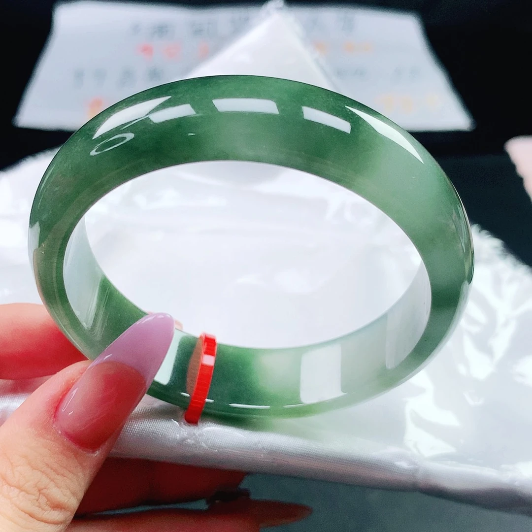 翡翠手镯未镶嵌56圈