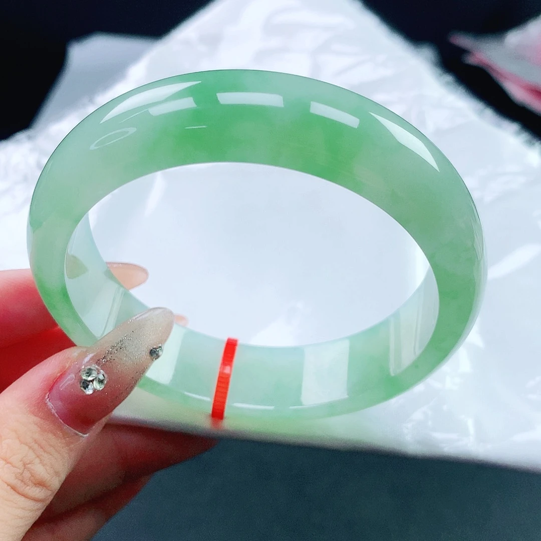 翡翠手镯未镶嵌59圈
