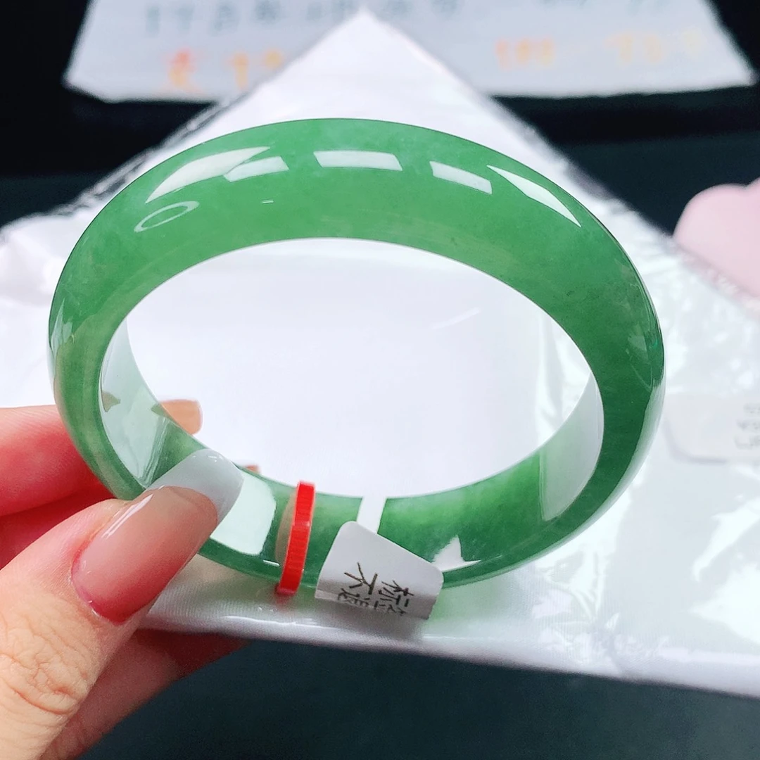 翡翠手镯未镶嵌57圈