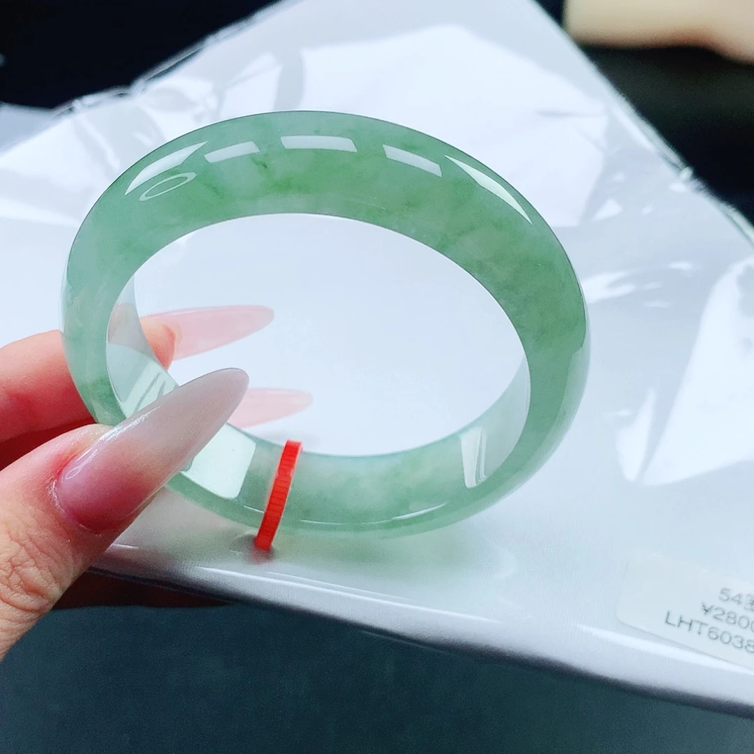 翡翠手镯未镶嵌54圈