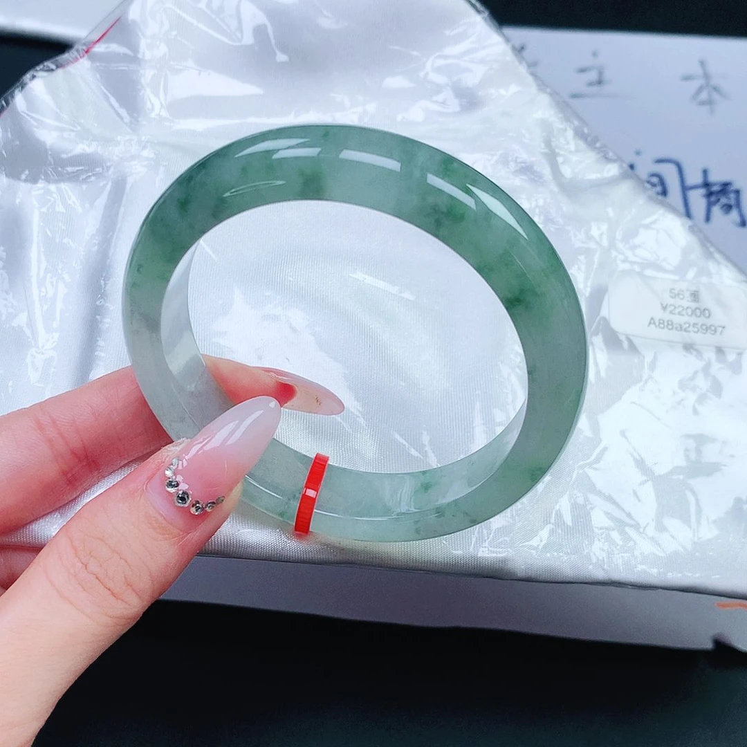 翡翠手镯未镶嵌56圈