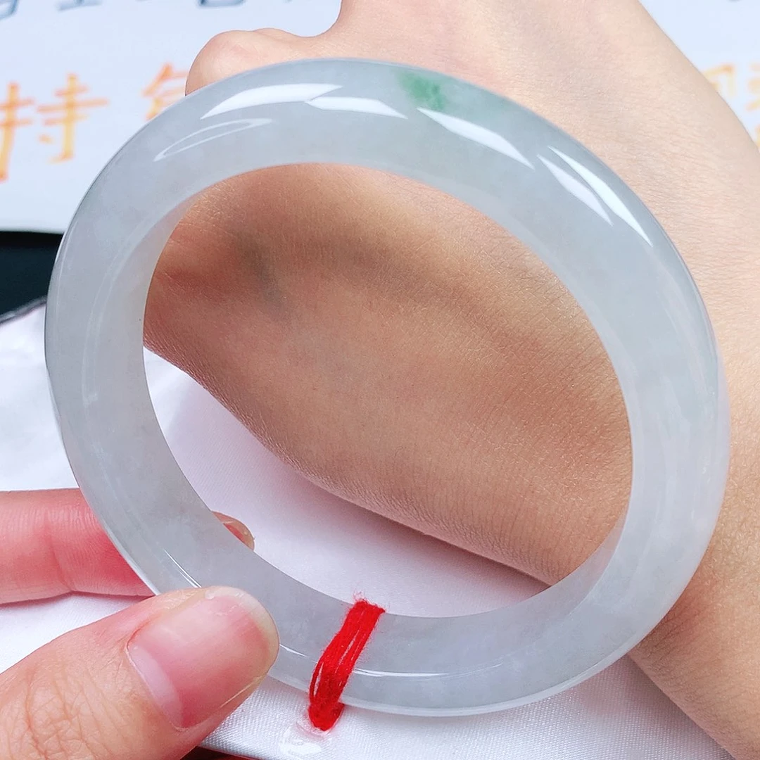 翡翠手镯未镶嵌60圈